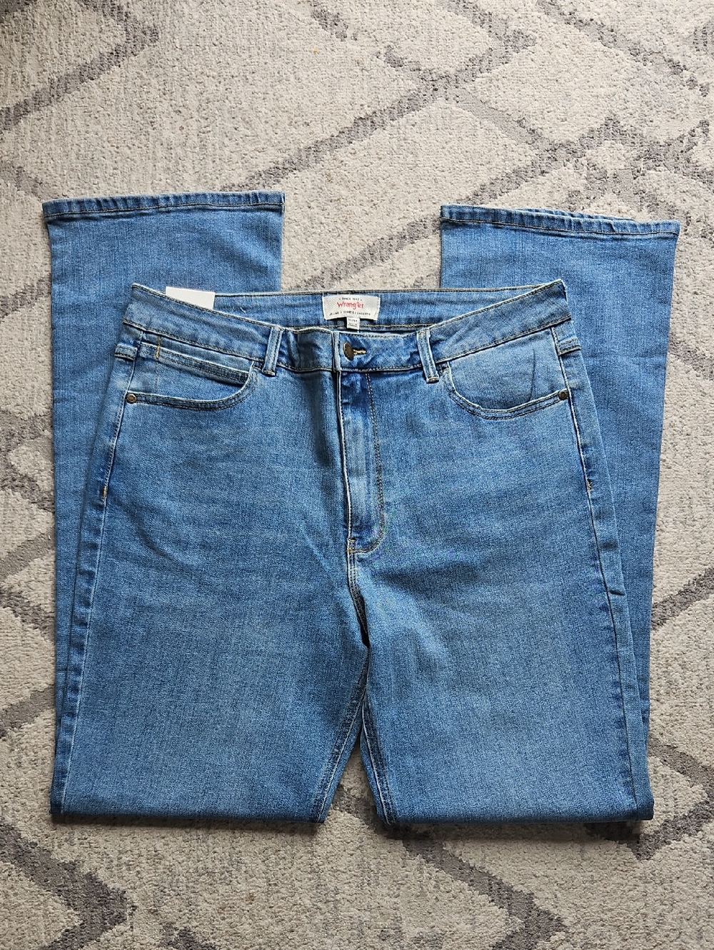 NEW! Wrangler Blue Wash High Rise Bootcut Jeans Multiple Sizes - Picture 11 of 16